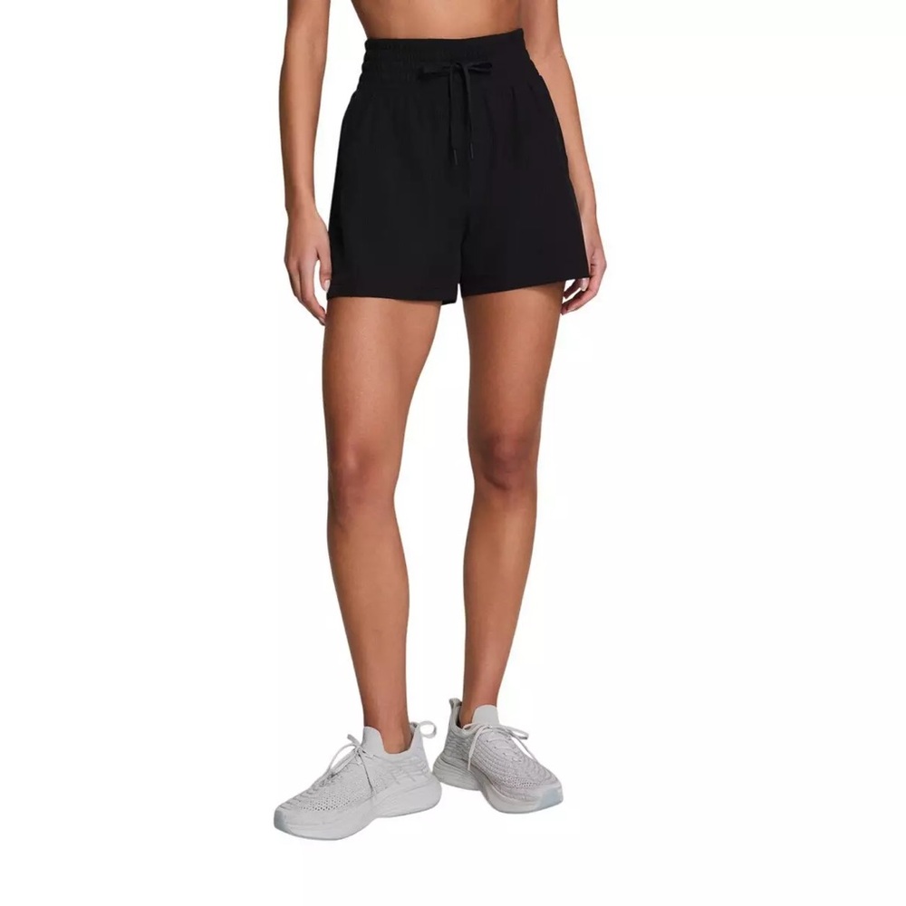 NWT SPANX Women's On The Move Shorts